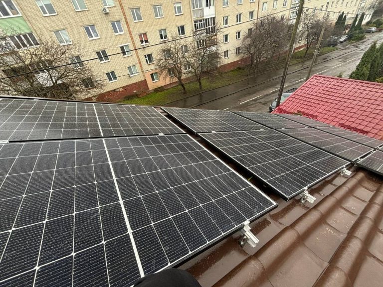 Гібридна сонячна станція для приватного будинку потужністю 6.375квт